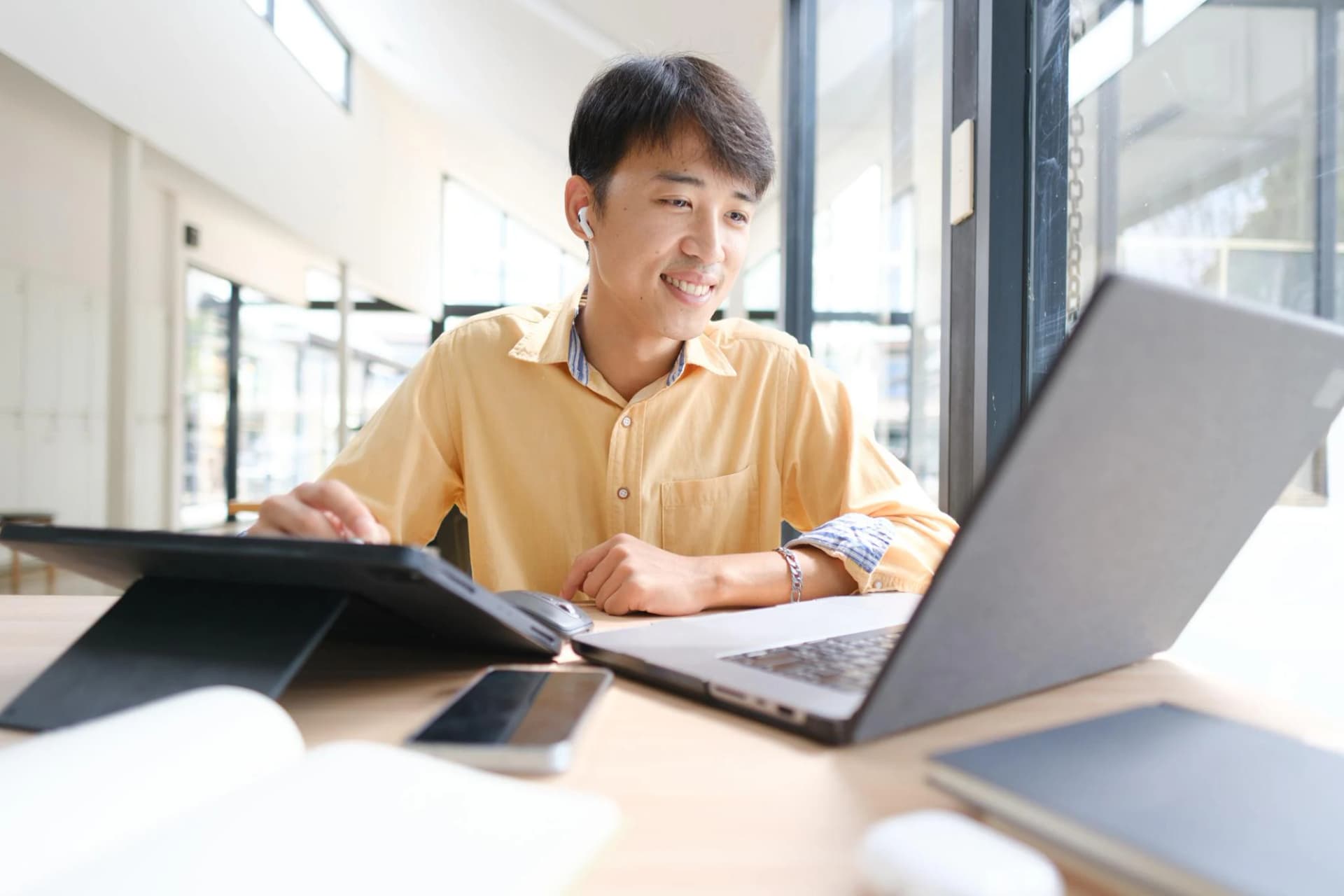 Student in flexible online learning session